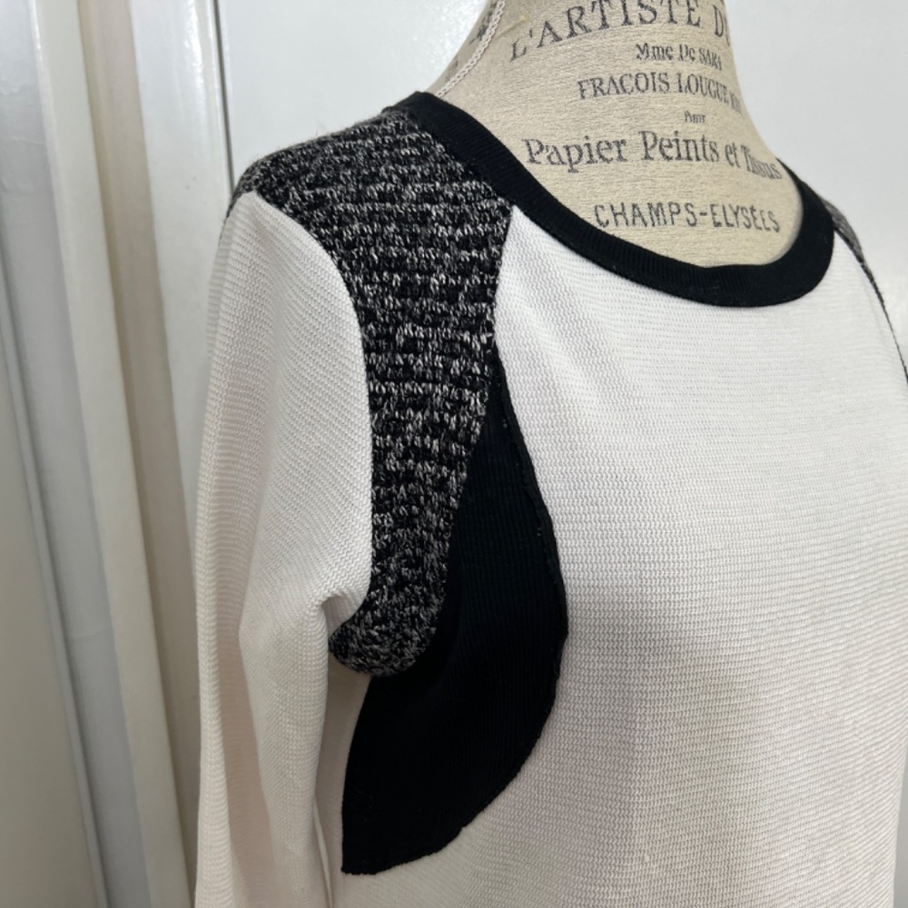 'Hem & Thread' Distressed Cotton White & Black Top